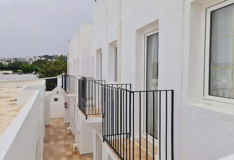 בית מלון כפרי Nagi Beach