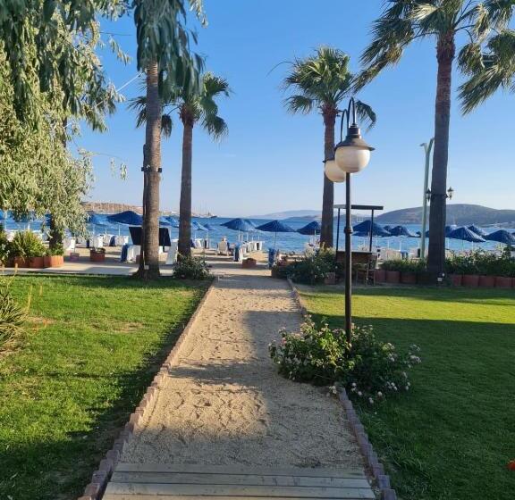 فندق Nagi Beach