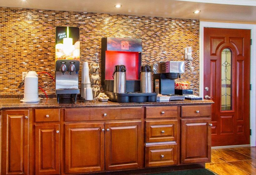 هتل Rodeway Inn Meadowlands