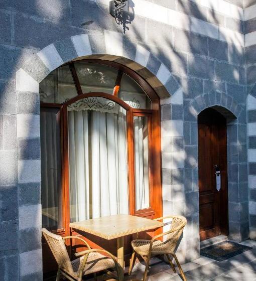 Fotos del hotel Rose Garden Suites:  2