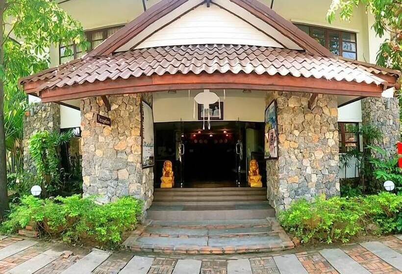 هتل Talkoo Beach Resort Khanom