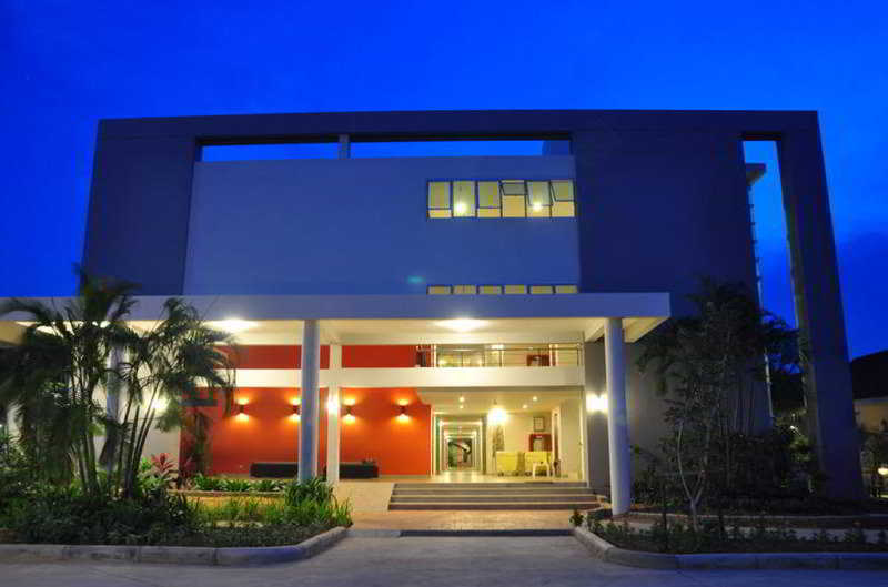 هتل The Natural Resort