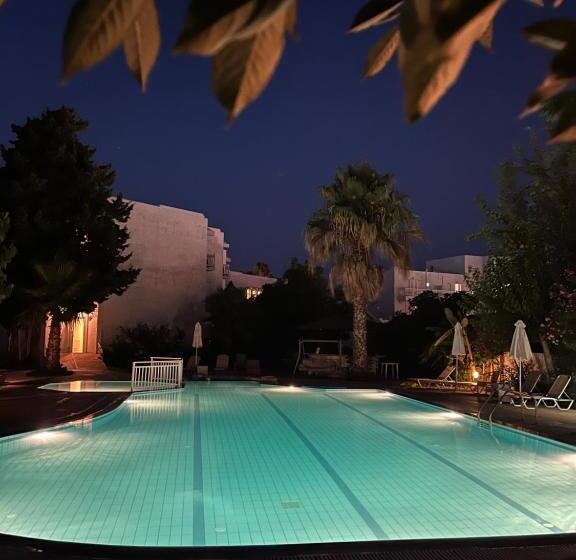 Theodorou Beach Hotel Apartments