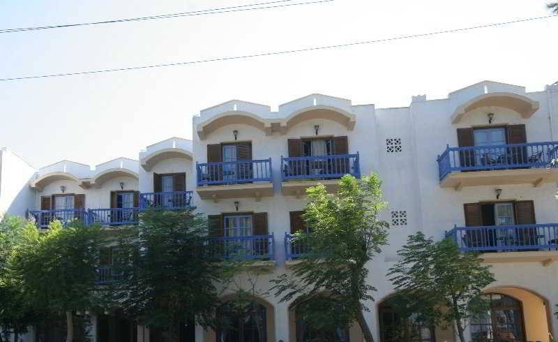 هتل Theodorou Beach  Apartments