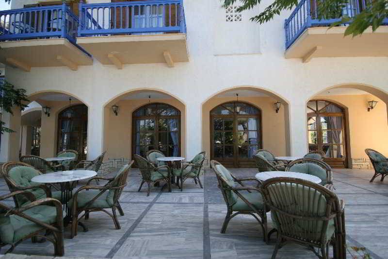 هتل Theodorou Beach  Apartments