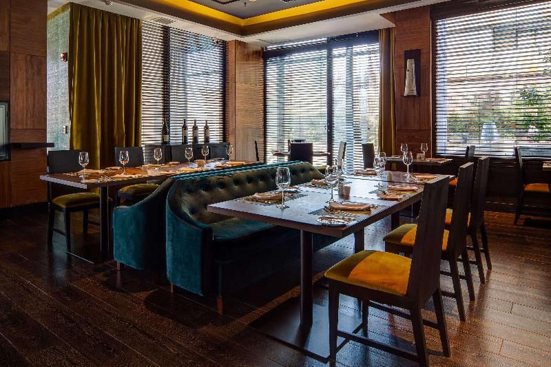 هتل Wyndham Santiago Pettra