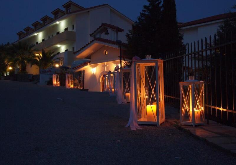 استراحتگاه Aristoteles Holiday Hotel And Spa