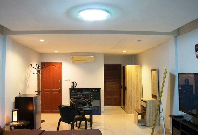 Jomtien Beach Hostel & Guesthouse