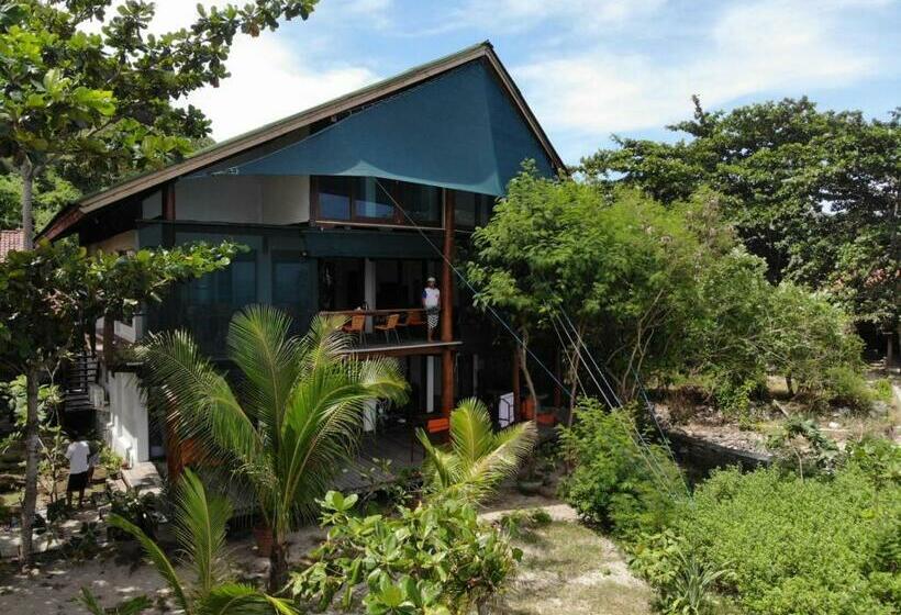 فندق صغير Castaway Surf Retreat 1