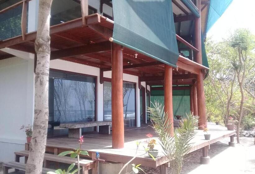 فندق صغير Castaway Surf Retreat 1