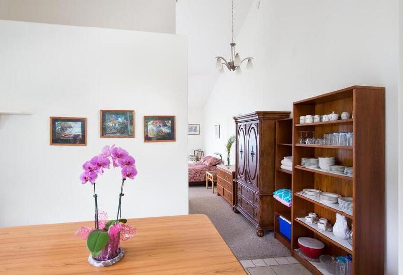 پانسیون Bears  Place Guest House
