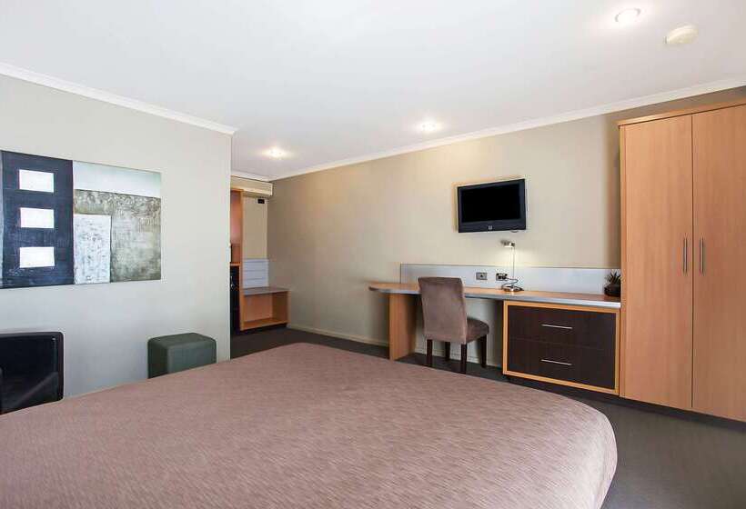 هتل Comfort Inn On Raglan