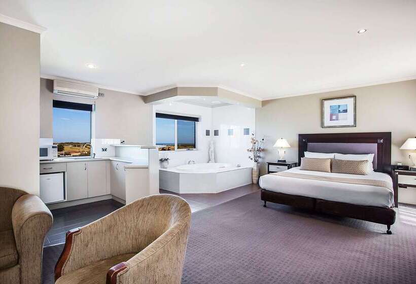 هتل Comfort Inn On Raglan