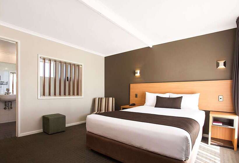 هتل Comfort Inn On Raglan