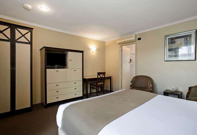 هتل Comfort Inn On Raglan