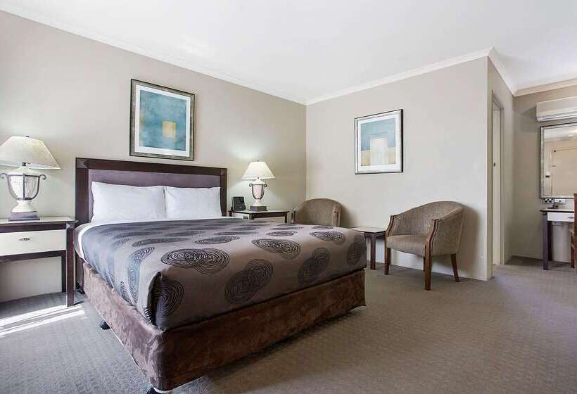 هتل Comfort Inn On Raglan