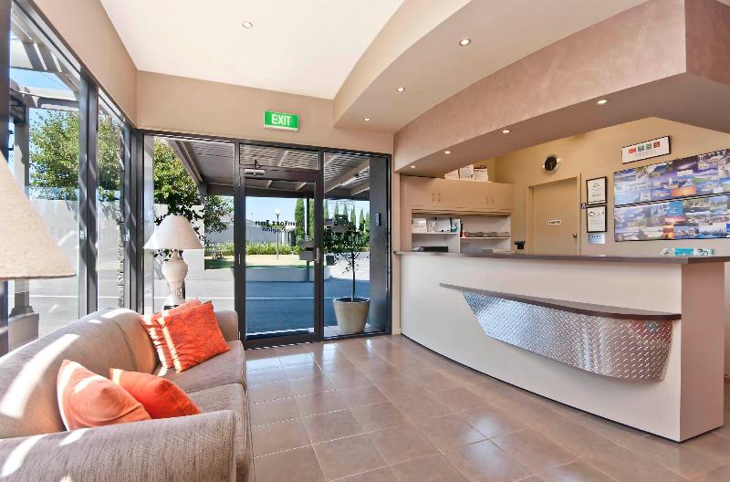 هتل Comfort Inn On Raglan