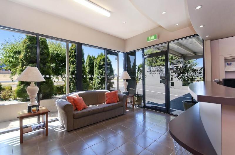 هتل Comfort Inn On Raglan