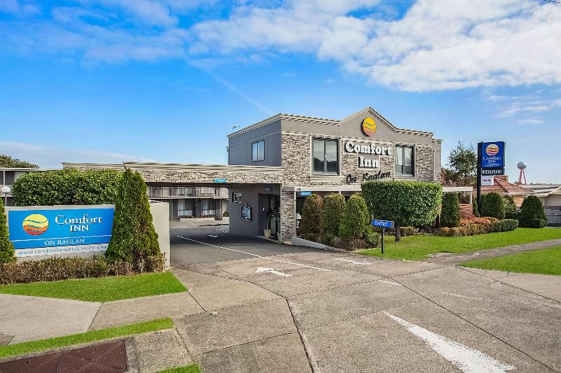 هتل Comfort Inn On Raglan