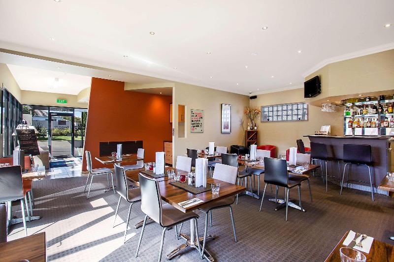 هتل Comfort Inn On Raglan