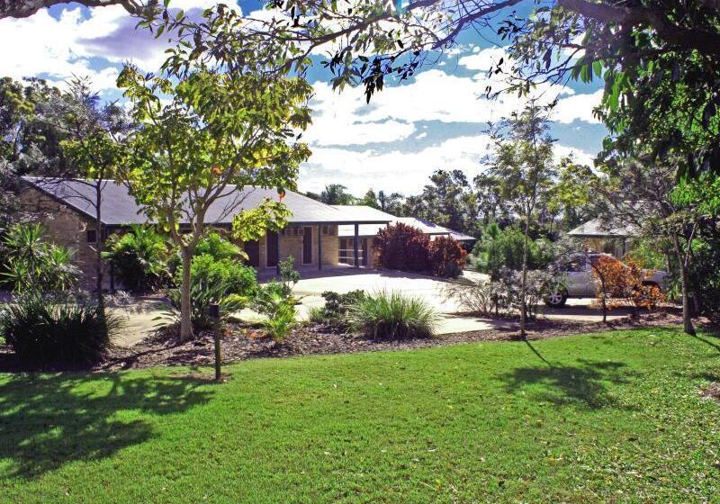 فندق Emeraldene Inn & Eco-lodge