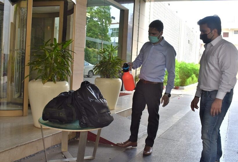 בית מלון כפרי Four Points By Sheraton Jaipur, City Square