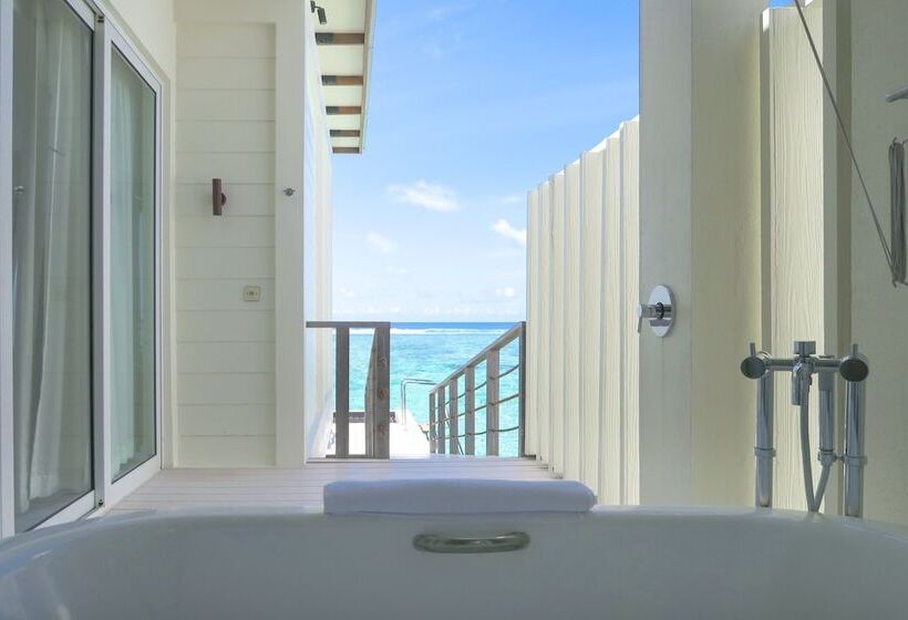 هتل Holiday Inn Resort Kandooma Maldives   Kids Stay & Eat Free And Dive Free For Certified Divers For A