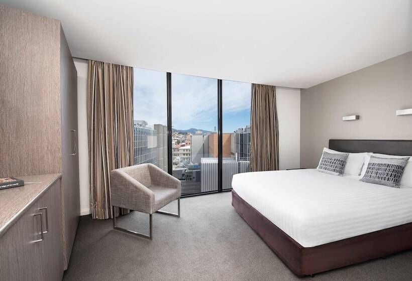 هتل Mantra Collins