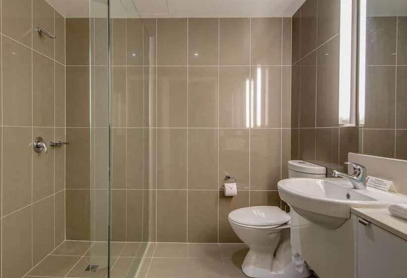 هتل Mantra Collins