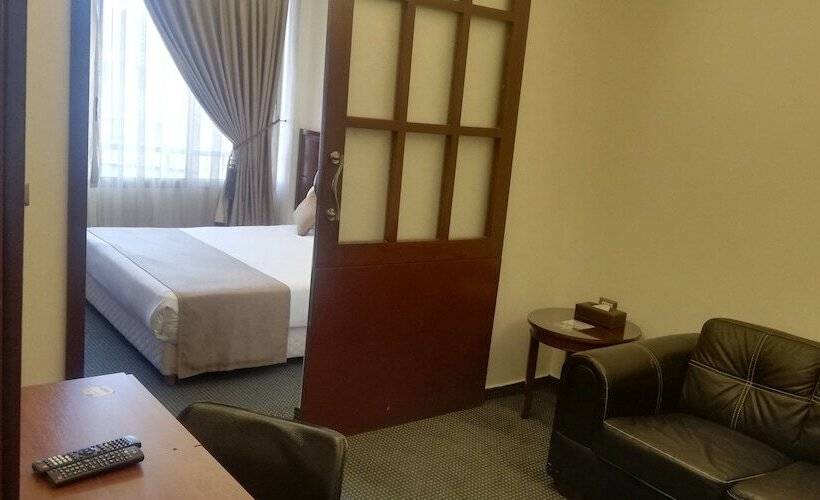 Midtown Hotel & Suites