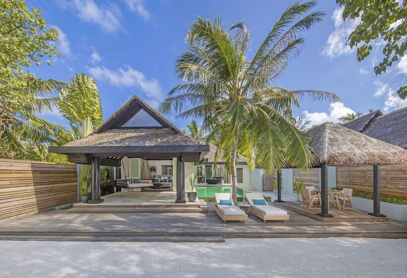 Hotel Naladhu Private Island Maldives