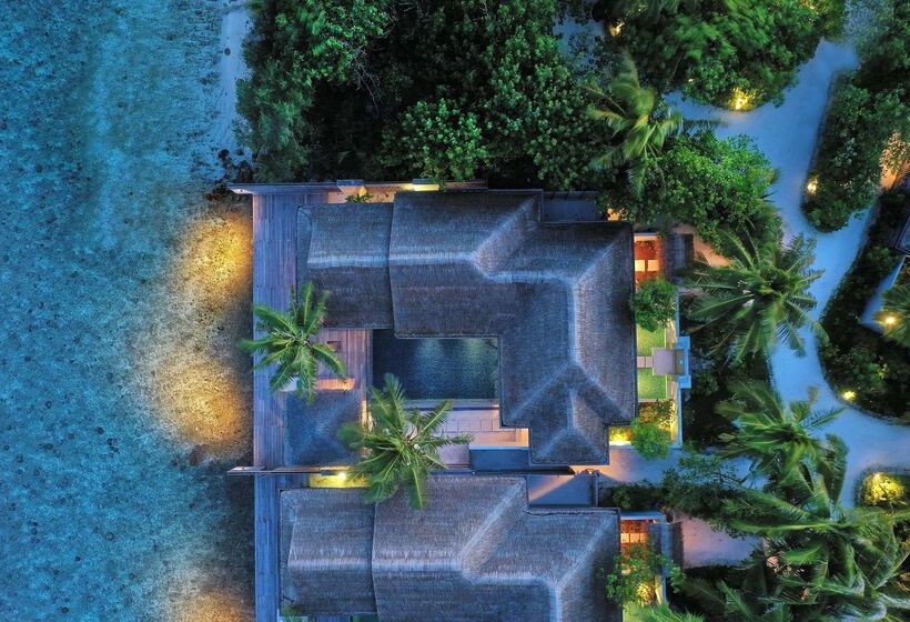 Hotel Naladhu Private Island Maldives