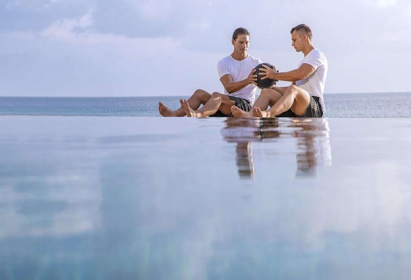 هتل Naladhu Private Island Maldives   Special Offer On Transfer Rates For Summer 2024