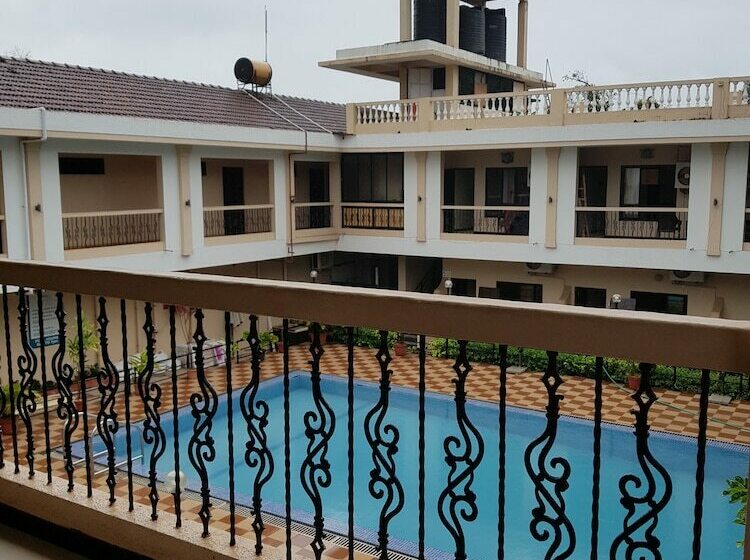 هتل Serenity By The Sea Beach Resort