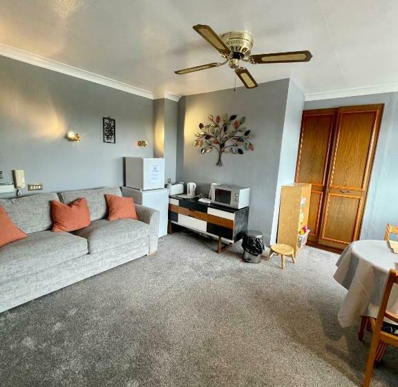 پانسیون White Wings