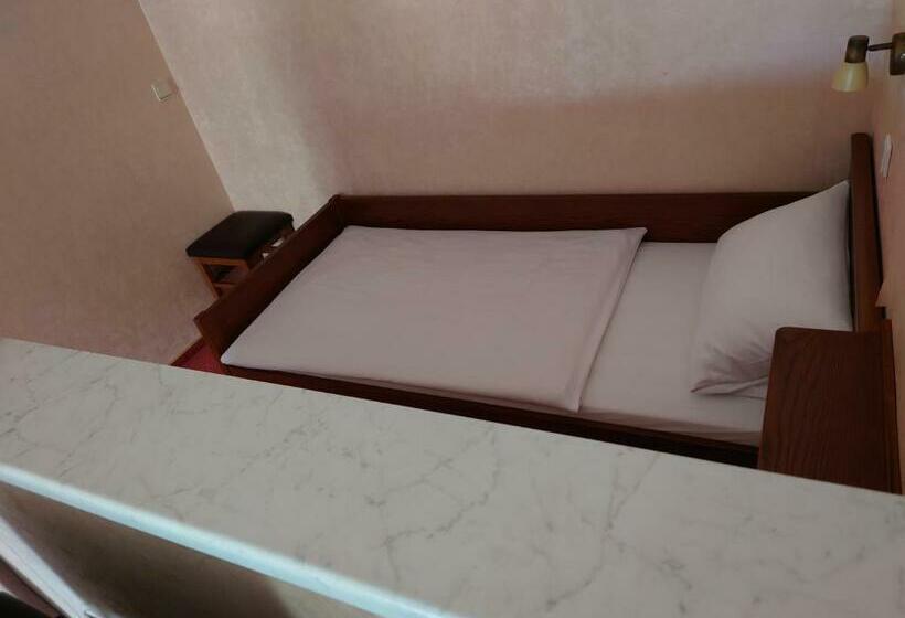 הוסטל Gästehaus Loehnert Gmbh