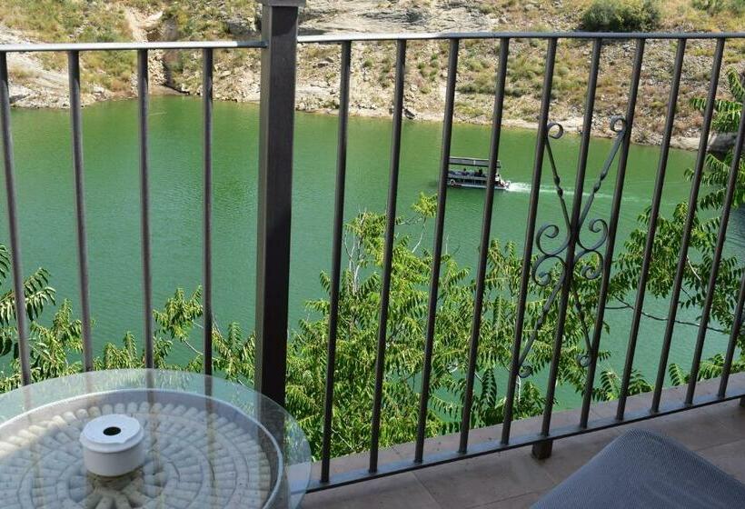 هاستل Iznájar Suites