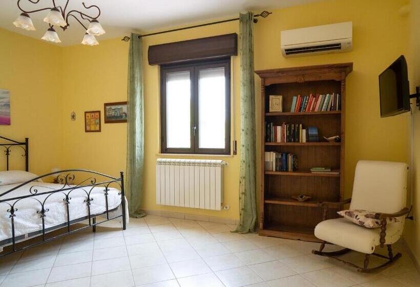 تختخواب و صبحانه Capinera