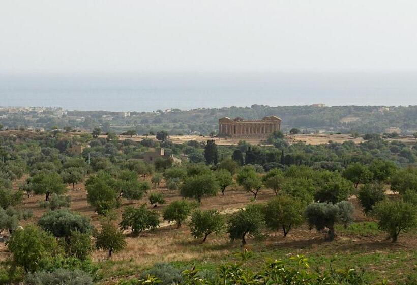 تختخواب و صبحانه Capinera