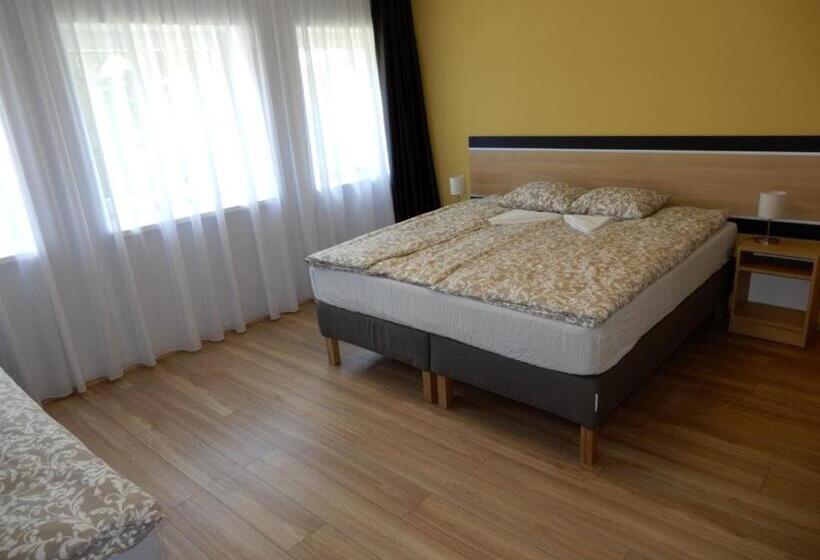 Bed and Breakfast Rómahegy Rendezvényház