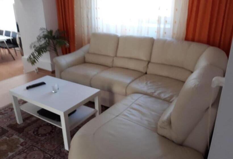 تختخواب و صبحانه Casa Sannicolau
