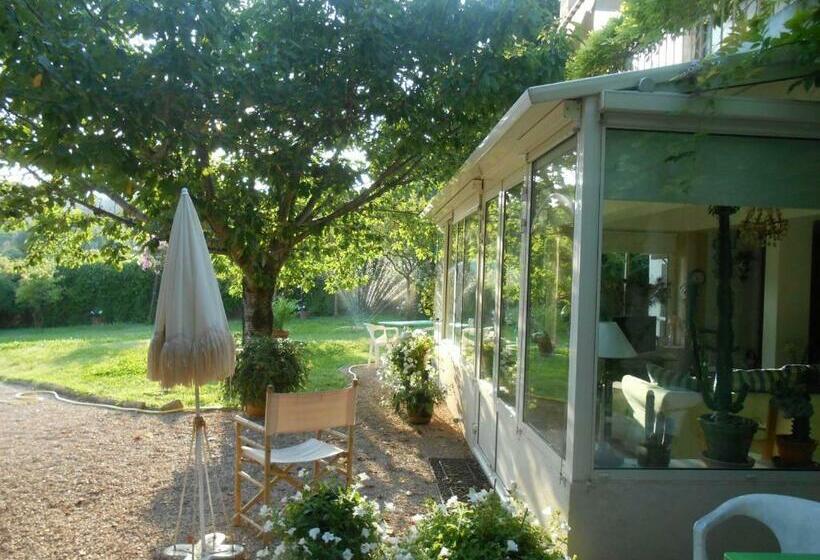 تختخواب و صبحانه Chez Mamouska