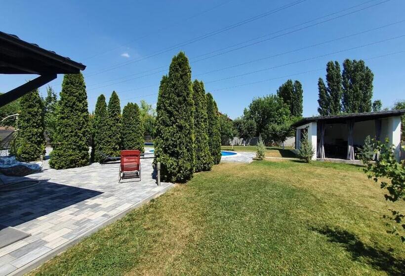 تختخواب و صبحانه Greenwood Residence