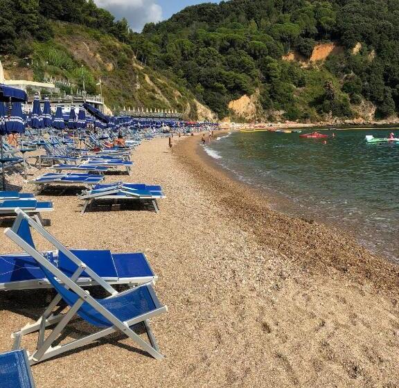 تختخواب و صبحانه La Castellana Una Finestra Sul Mare  Air Conditioned