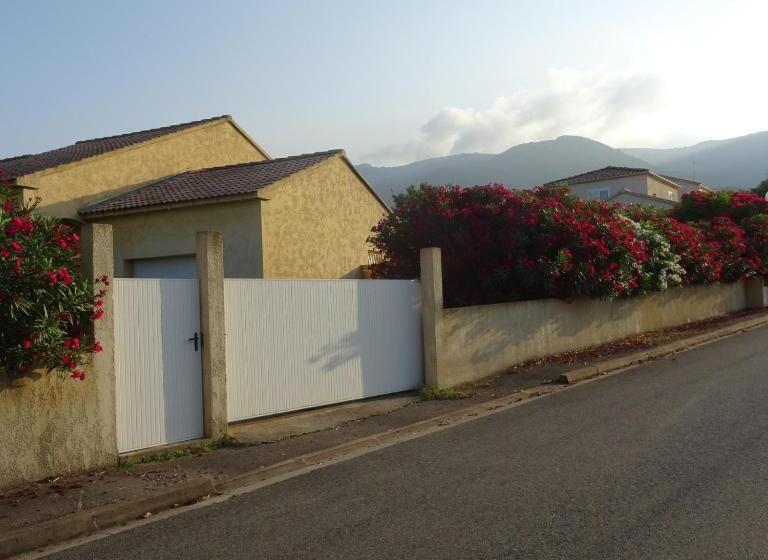 پانسیون 2 Pièces Indépendant Avec Son Jardinet Privé