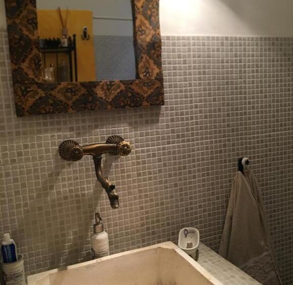 تختخواب و صبحانه Il Profumo Del Sale