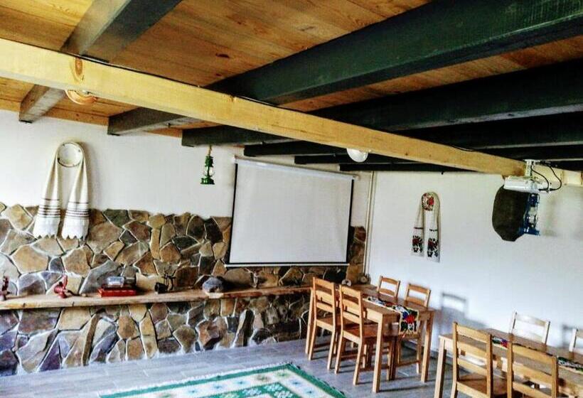 هتل Pajisti Verzi / Green Meadows Guest House