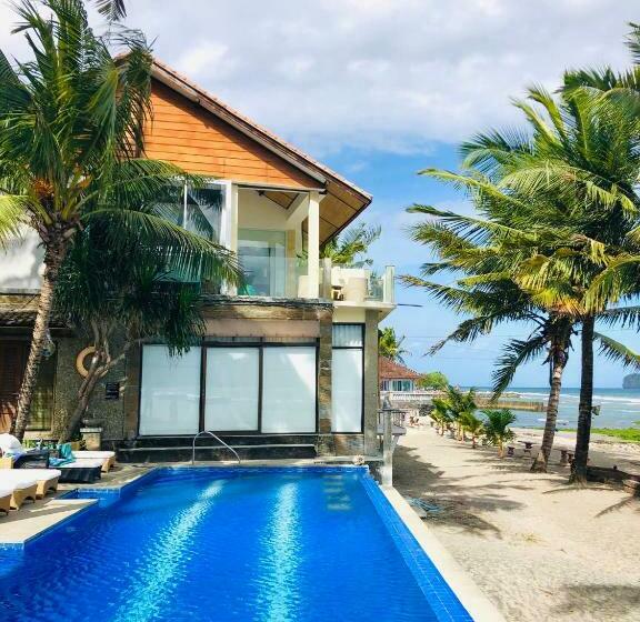 Ocean Suite By A&j Exceptional Beachfront Apartment Candidasa