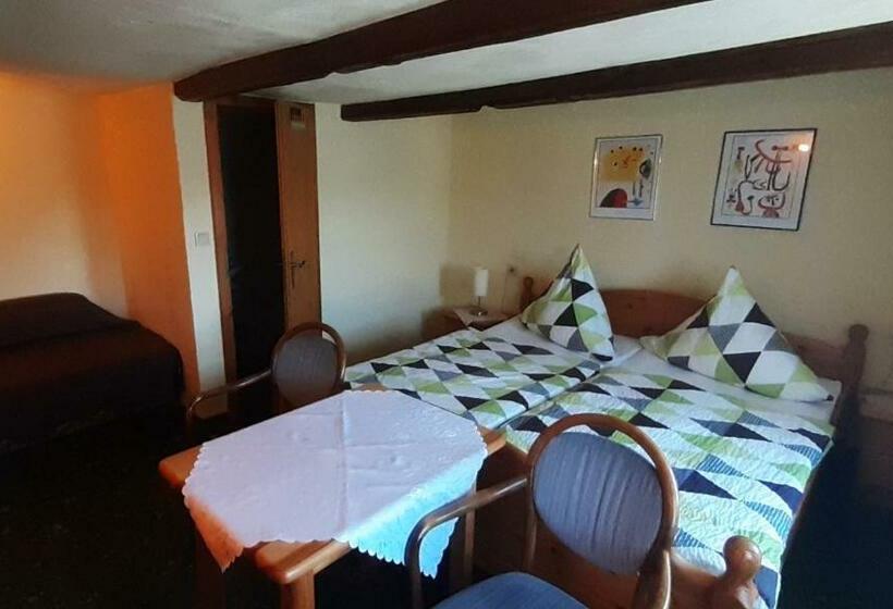 بنسيون Gasthaus Zur Linde