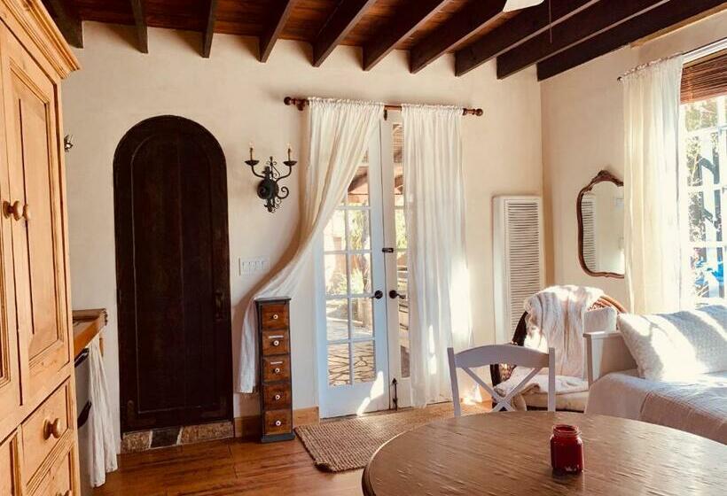 بنسيون Under The Tuscan Sun Cottage In West Los Angeles